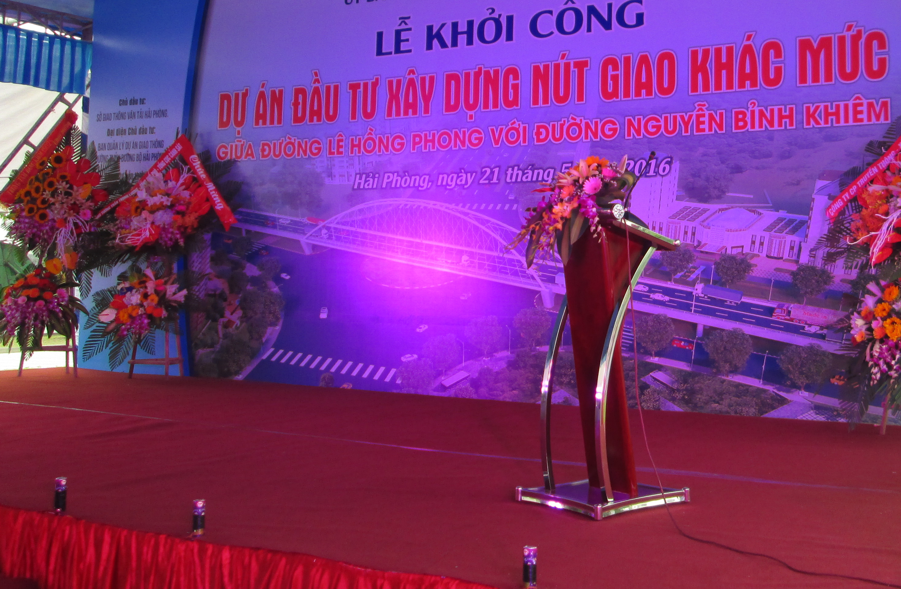 Bục phát biểu mica (h) gỗ cho thuê